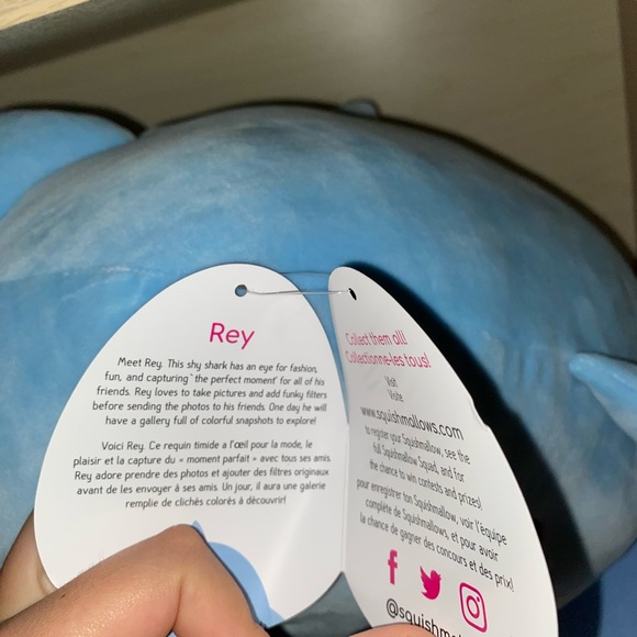 Canadian exclusive Rey the shark squishmallow - Picture 4 of 4